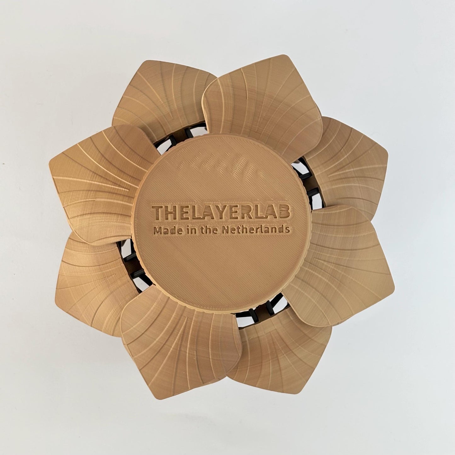 Interactieve dennenappel lamp | Bewegende bladeren en RGB verlichting