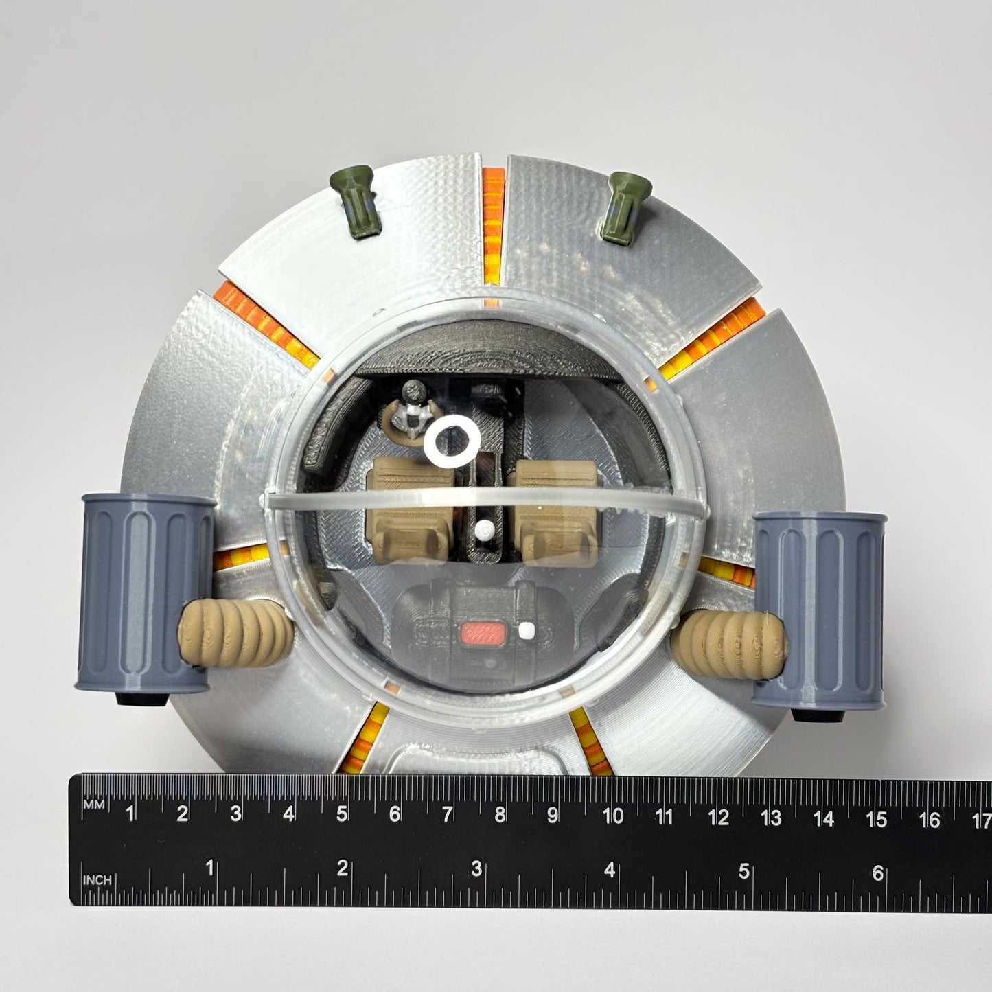 Space Cruiser uit Rick and Morty | 3D geprint model met zichtbaar interieur
