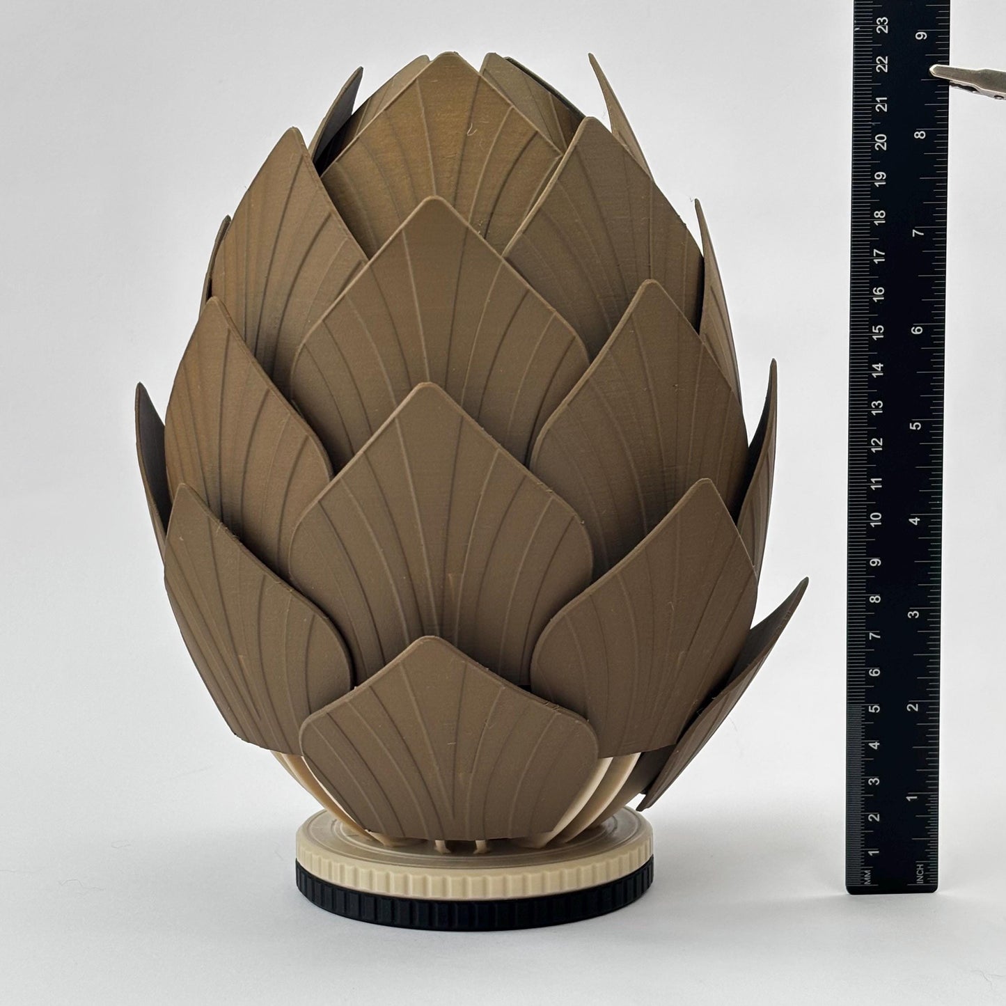 Interactieve dennenappel lamp | Bewegende bladeren en RGB verlichting