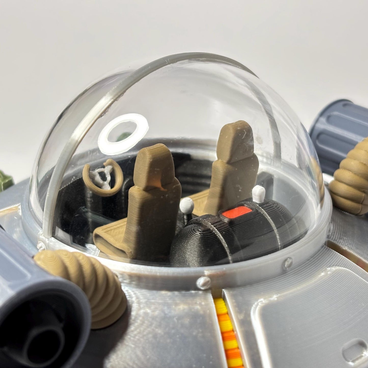 Space Cruiser uit Rick and Morty | 3D geprint model met zichtbaar interieur