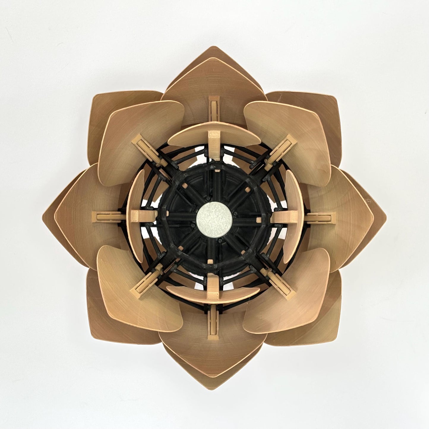 Interactieve dennenappel lamp | Bewegende bladeren en RGB verlichting